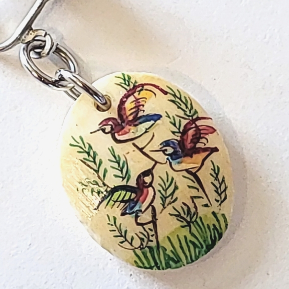 HANDPAINTED BIRD DESIGN EARRINGS - VINTAGE SCREWBACKS - Picture 5 of 8